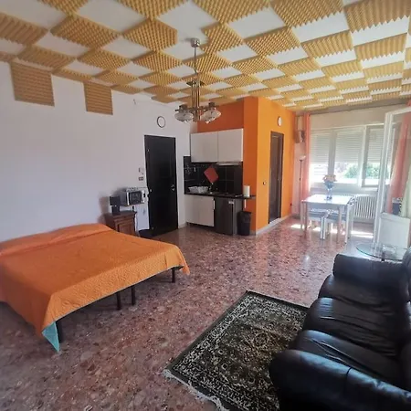 Garisenda House شقة بولونيا